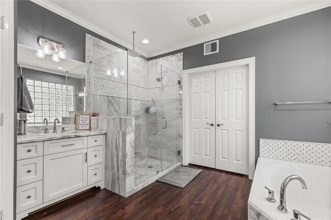 Building Photo - 6422 Gladehill Dr