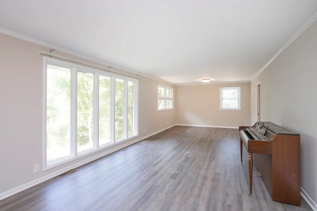Building Photo - Brentwood Oasis: Newly Renovated 3 Bed, 2 ...