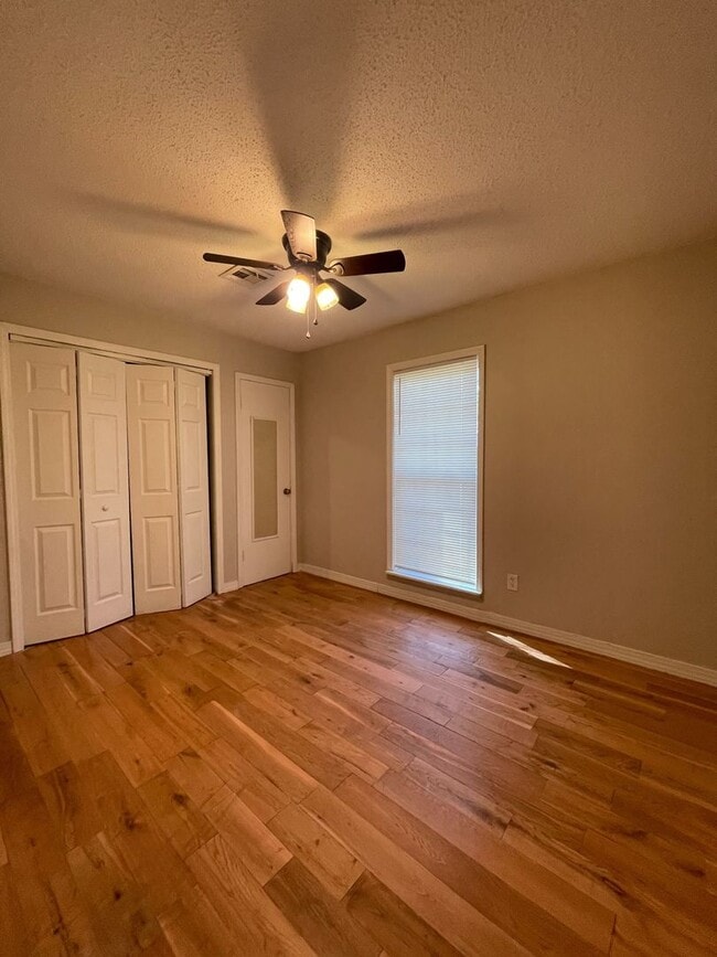 Building Photo - 6646 Pinebrook Dr