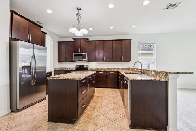 Building Photo - 1126 Maumee St