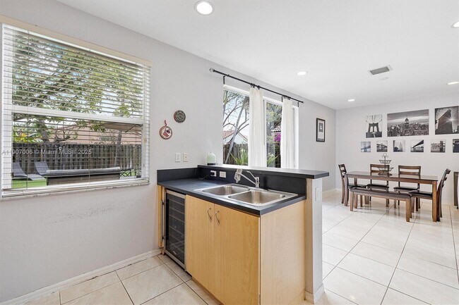 Building Photo - 1431 SE 18th Terrace