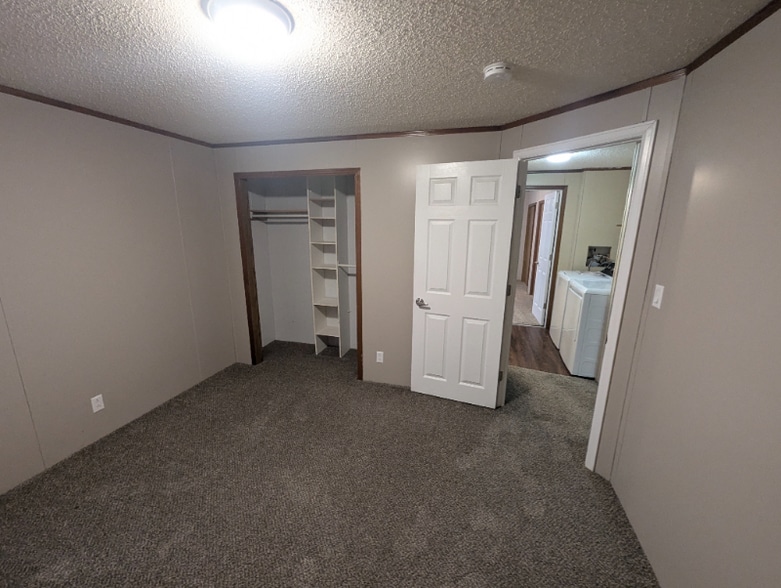 Building Photo - 429 1/2 Morning Dove Dr