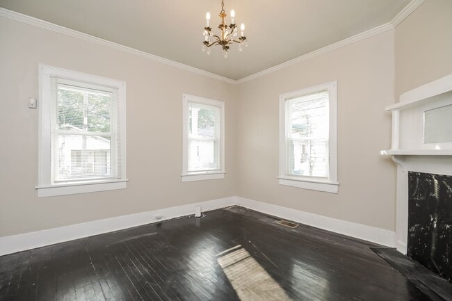 Building Photo - Charming Charleston Living ~ 3 bedroom / 2...