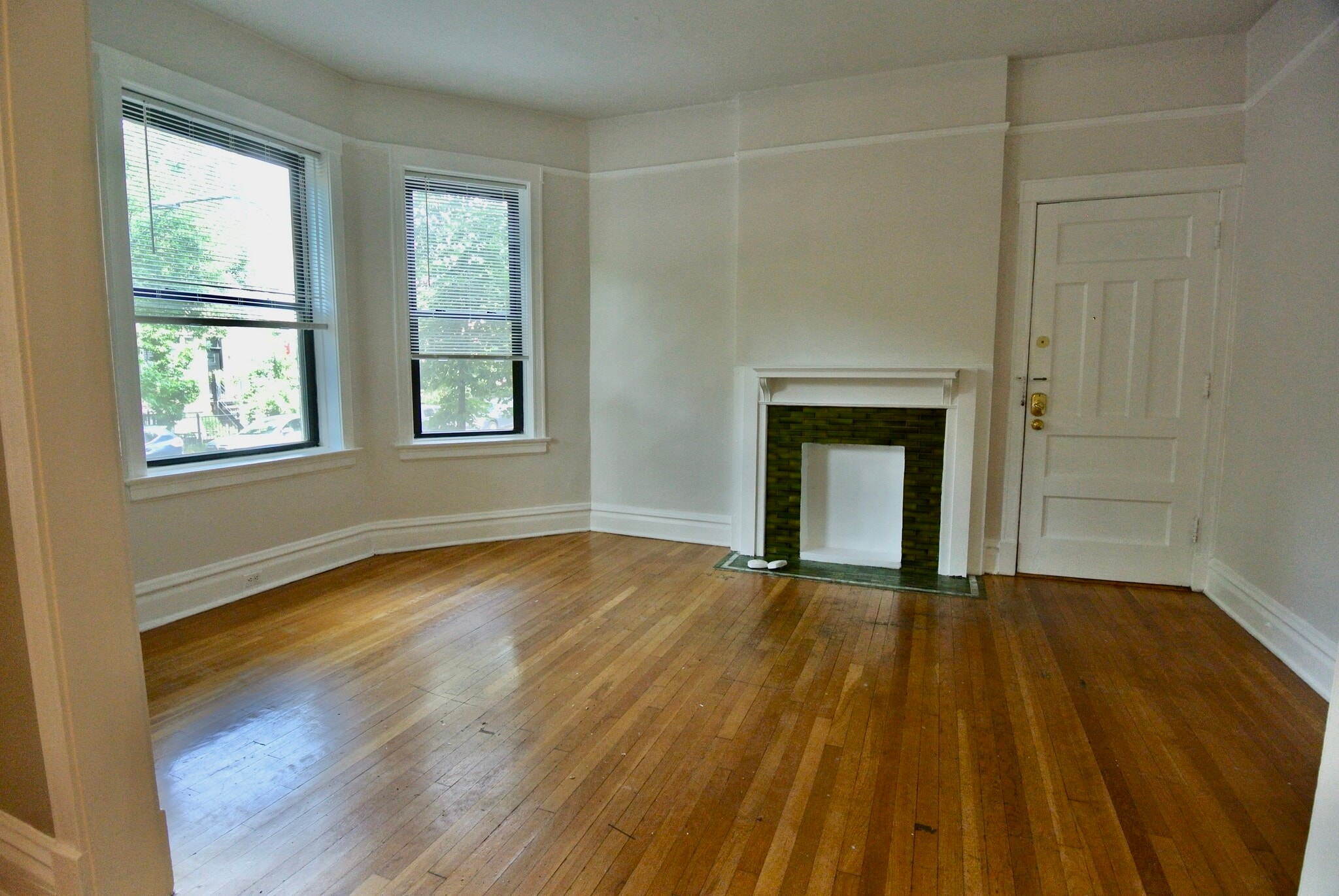 Building Photo - 3809 N Lakewood Ave #1
