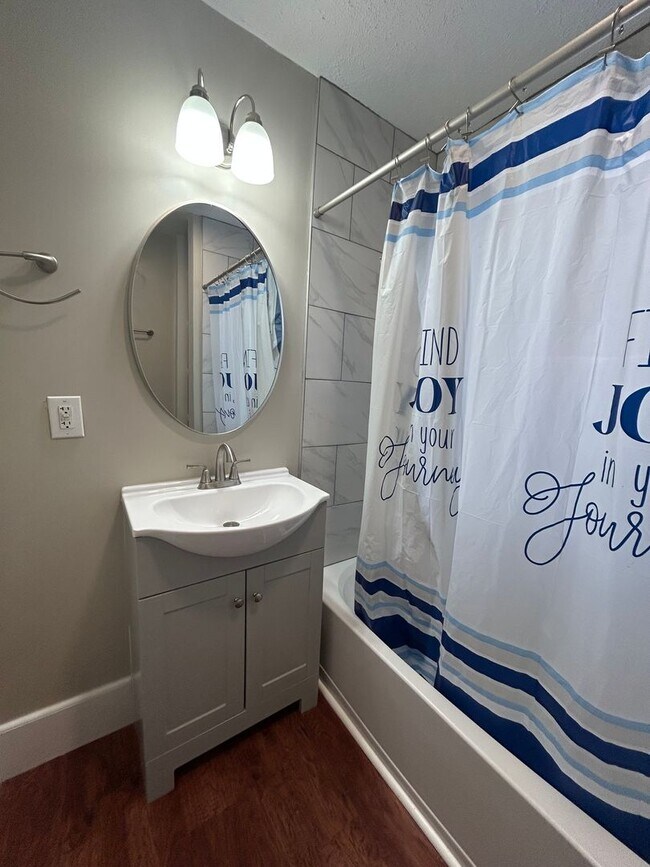 Building Photo - Updated 3-Bedroom, 1-Bathroom Home – $1,425/Month | 1,092 Sq. Ft. | Accepting Section 8