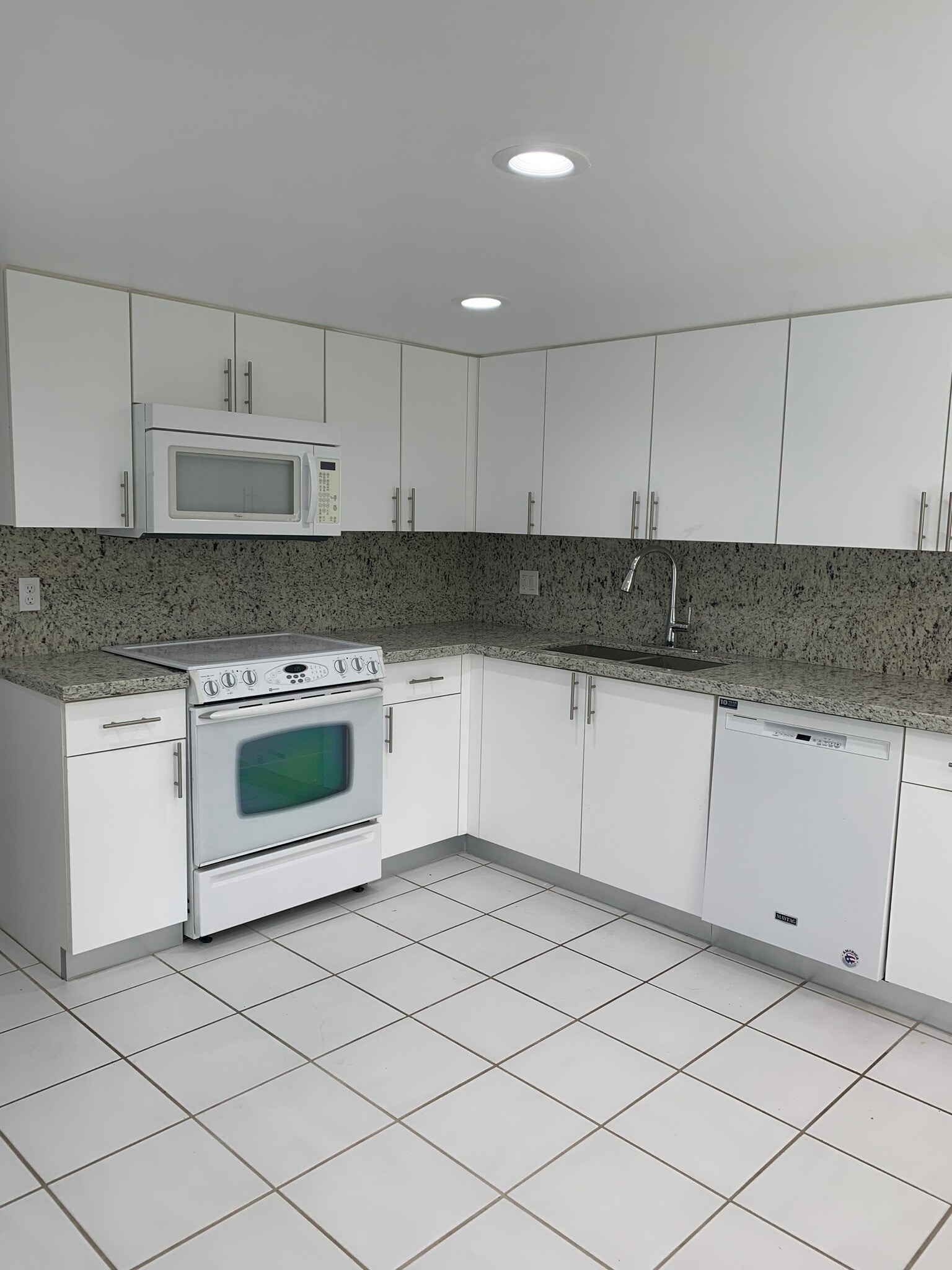 Building Photo - 6950 SW 55th Ter E