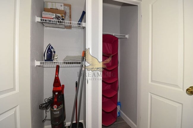 Building Photo - 5415 W Harmon Ave