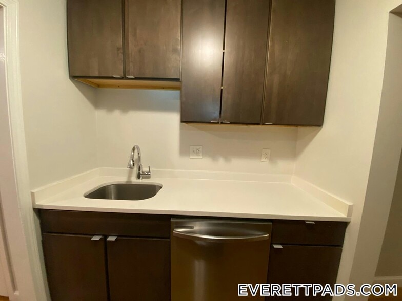 Building Photo - 55 Forest Ave