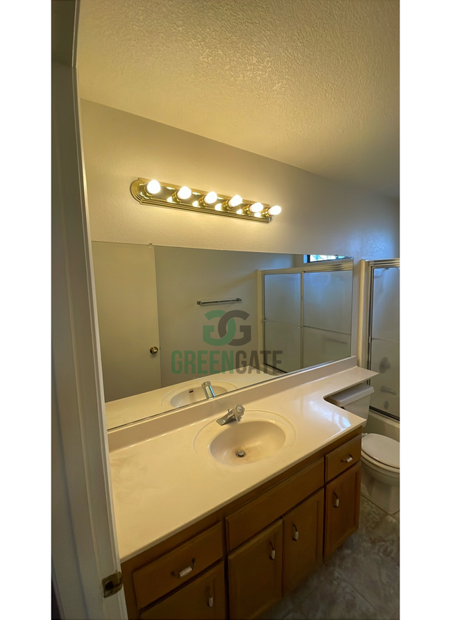 Building Photo - Gate Community 2 Bedroom Condo Availabilit...