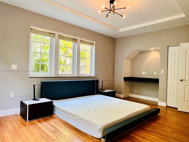 Building Photo - 215 Phoenetia Ave