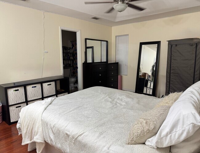 Building Photo - 7204 N 44th Ln