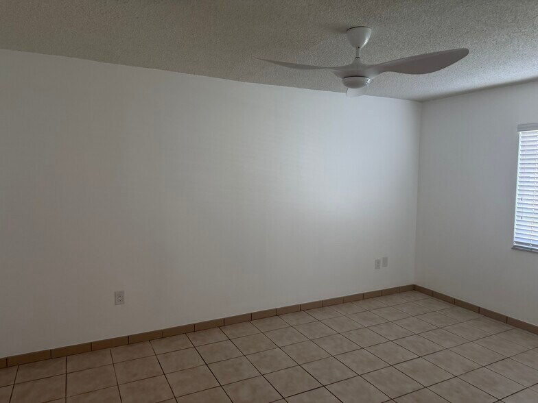 Building Photo - 9000 SW 24th St