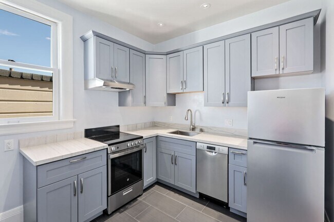 Building Photo - Lower Haight: Remodeled Top Floor 1 Bed 1 Bath near Duboce Park