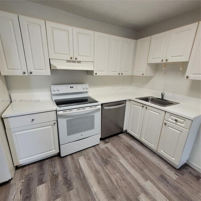 Building Photo - 5100 SW 41st St