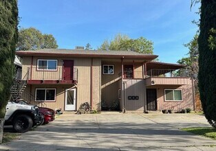 Building Photo - 3 Bedroom, 2 full Bath suite PLUS a PRIVATE fenced backyard w/garden shed.