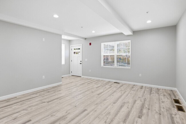 Building Photo - 61 Parker St