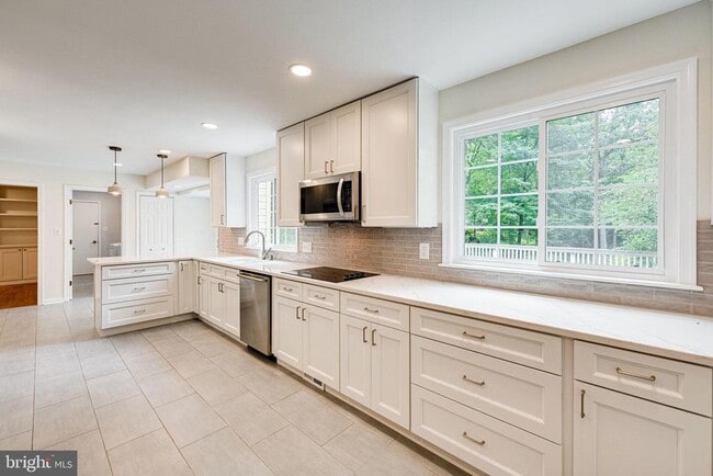 Building Photo - 12127 Holly Knoll Cir