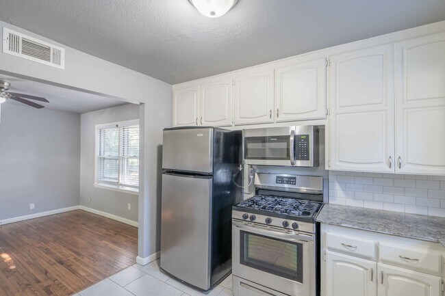 Building Photo - 1618 S Ash Pl