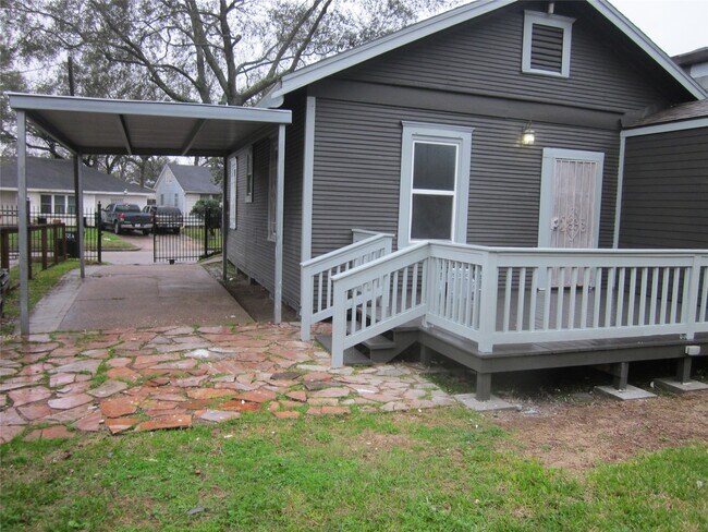 Building Photo - 3217 Winbern St