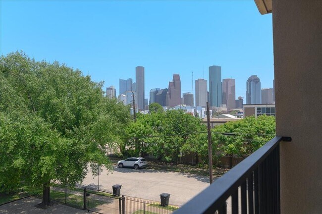 Building Photo - 1518 Bingham St