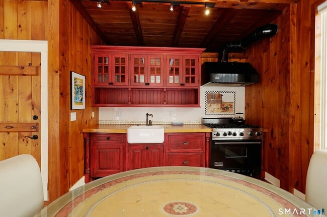 Building Photo - 369 Ethan Allen Hwy