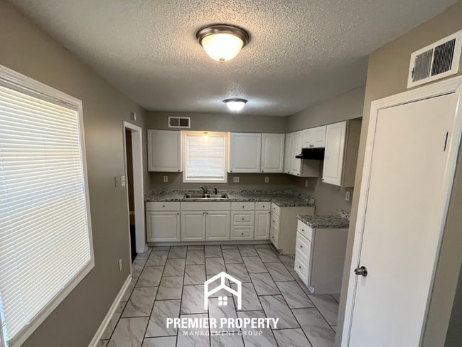 Building Photo - NEWLY RENOVATED 3BR/2BA in Easthaven | Modern Fireplace & Formal Dining
