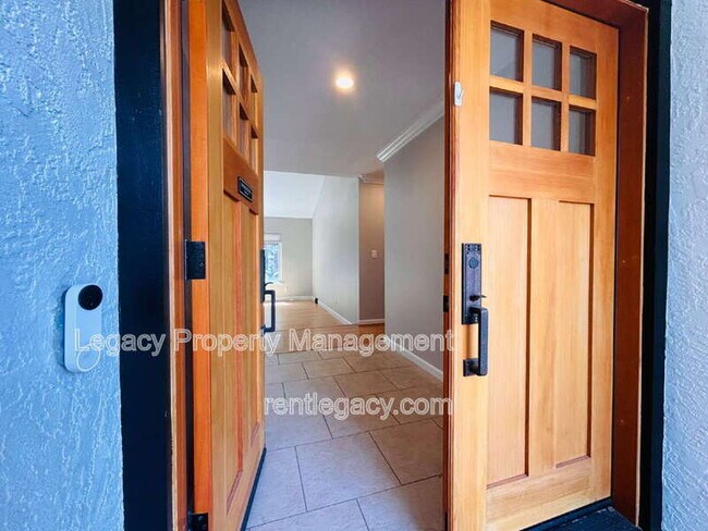 Building Photo - 1163 Gamay Dr