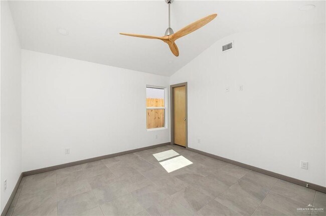 Building Photo - 1320 E Hibiscus Ave