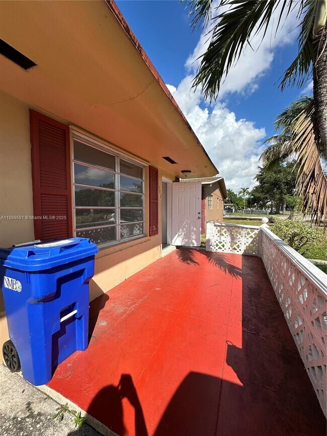Building Photo - 16980 N Miami Ave