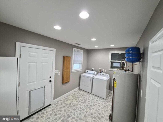 Building Photo - 17268 Larimer St