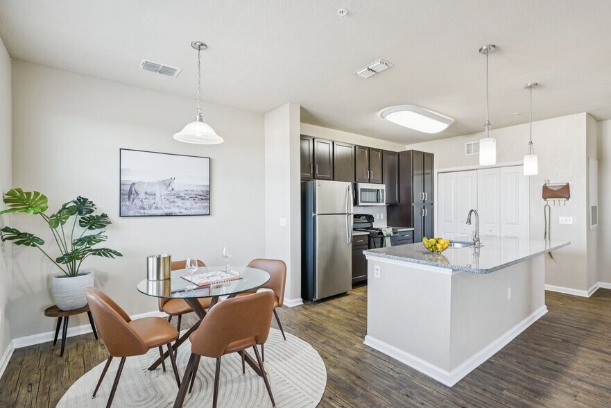 Building Photo - Charleston on 66th