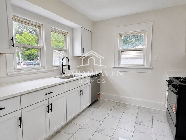 Building Photo - 2137 12th St SW