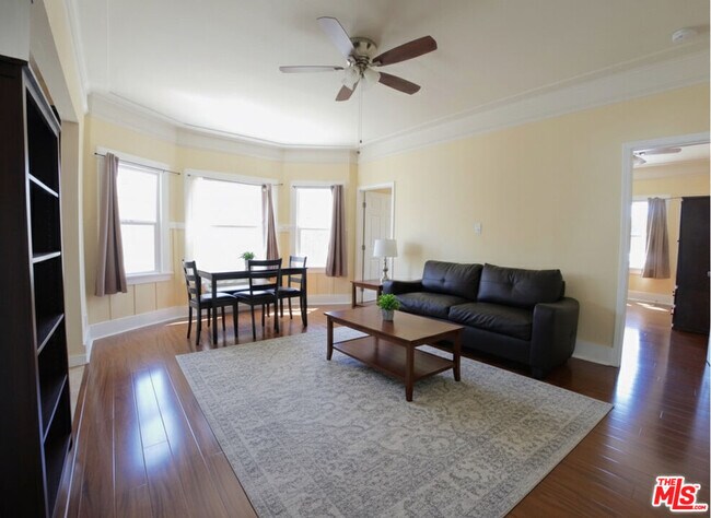 Building Photo - 2928 Walton Ave