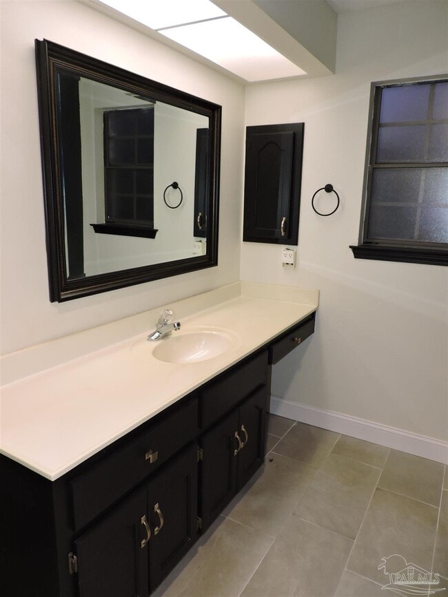 Building Photo - 3223 Windmill Cir