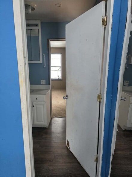 Building Photo - 1180 E Mueller Ave