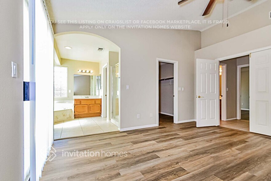 Building Photo - 3640 N Glen Ridge Way