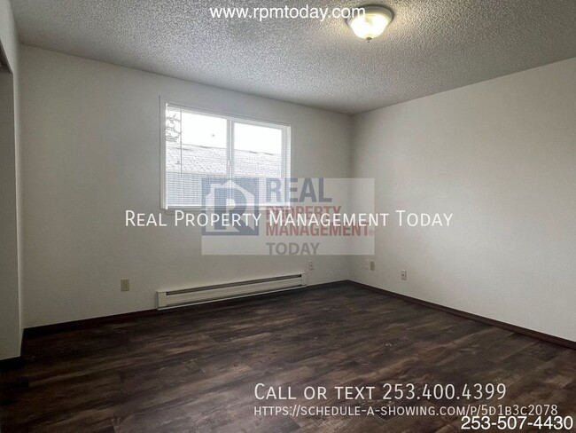 Building Photo - Delightful 2 bed and 1 bath unit in Tacoma...