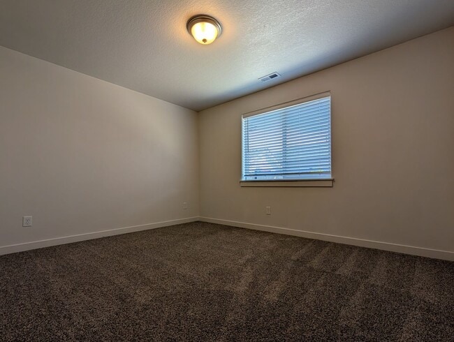 Building Photo - Beautiful 3-Bedroom, 2-Bath Home in Springfield!