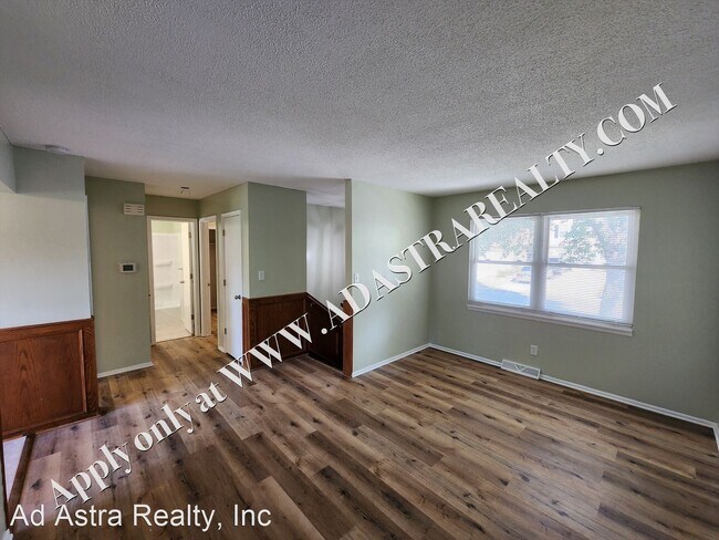 Building Photo - 2 br, 1.5 bath House - 3014 N 155th Ter.,