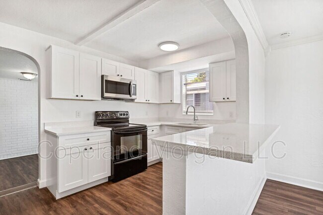 Building Photo - 4636 Fairfield Ave S