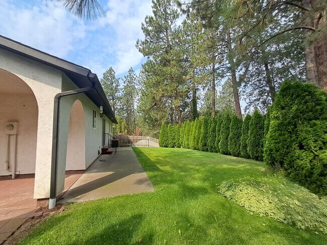 Building Photo - $3,200 -4 Bed / 3 Bath- Home with Fully Fe...
