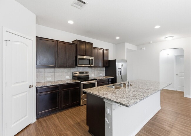 Building Photo - Spacious 4 Bedroom Home with Covered Patio in Red River Ranch