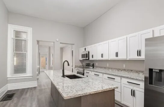 Building Photo - 470 Dayton St