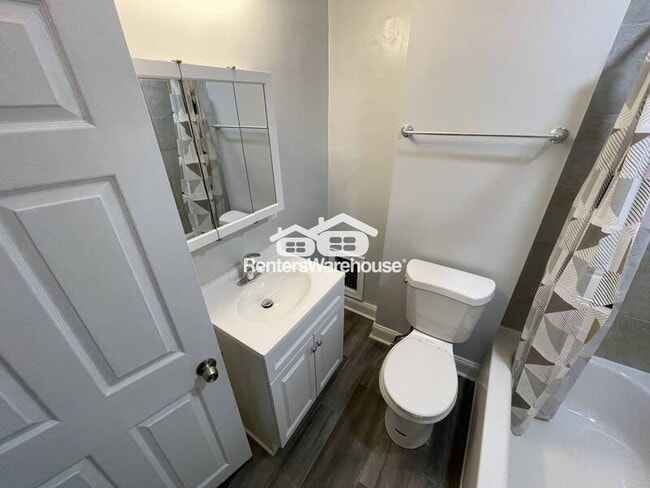 Building Photo - 2125 Cliftwood Ave