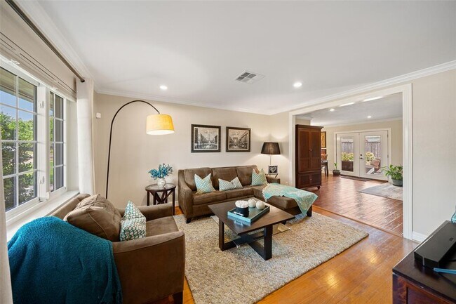 Building Photo - 2523 Droxford Dr