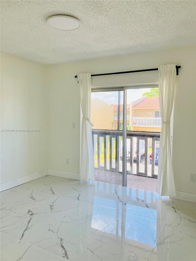Building Photo - 17190 SW 94th Ave