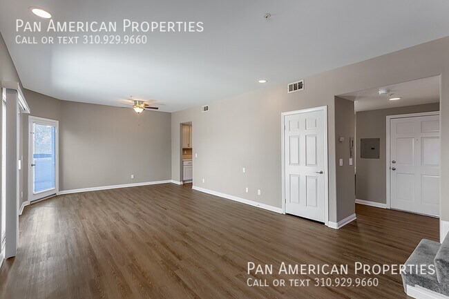 Building Photo - 246 W Stocker St
