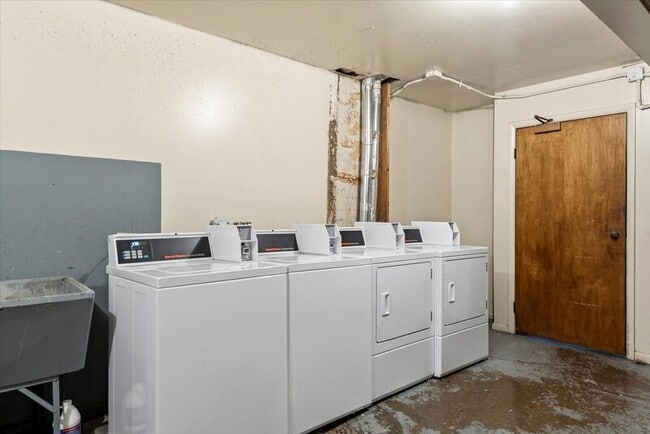 Building Photo - 117 S Elder Ln