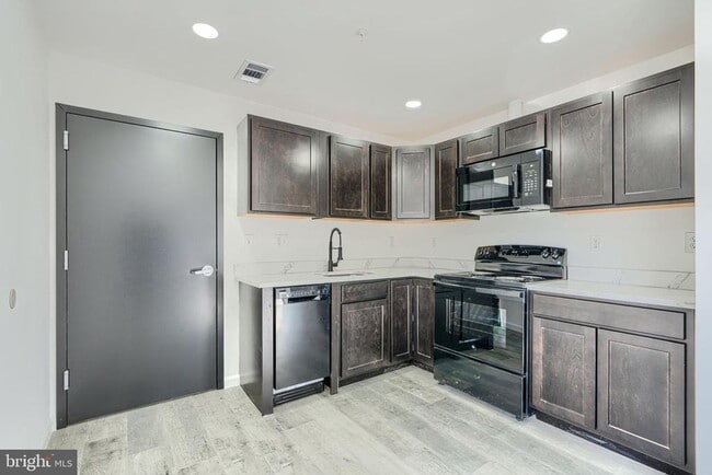 Building Photo - 7 S Carrollton Ave