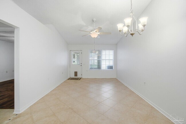Building Photo - 2527 Trailwood Dr